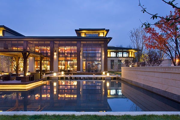 What is the performance of stainless steel pipe at low temperature